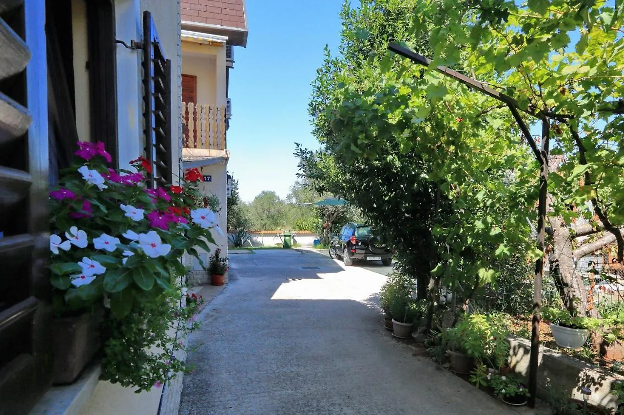 Apartments With A Parking Space Bibinje, Zadar - 6160 0*, Bibinje